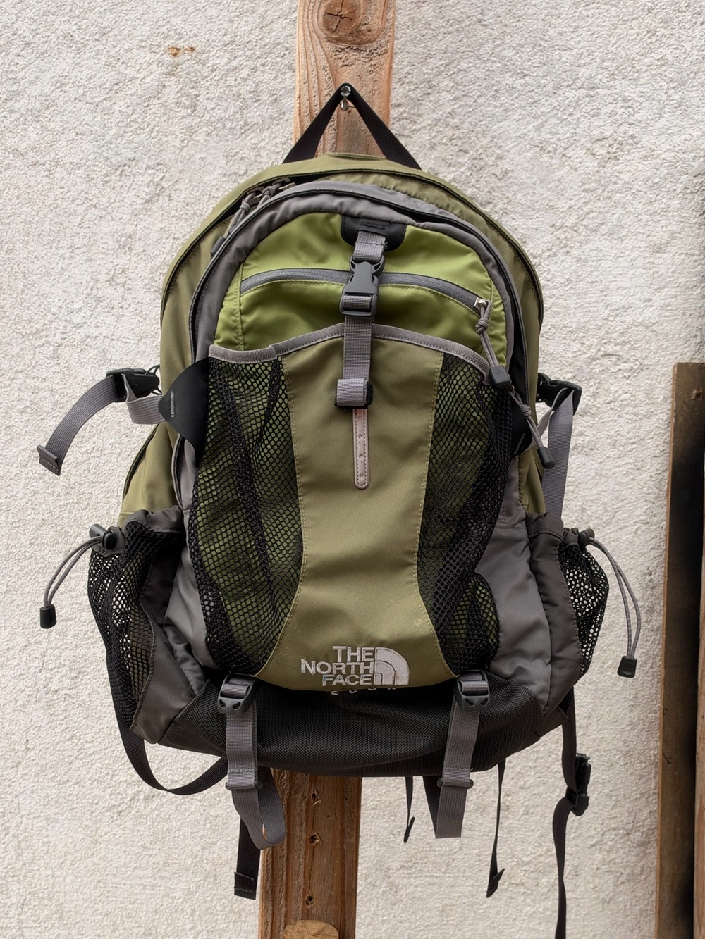 The North Face Olive Green Recon Hiking/Weekend Backpack